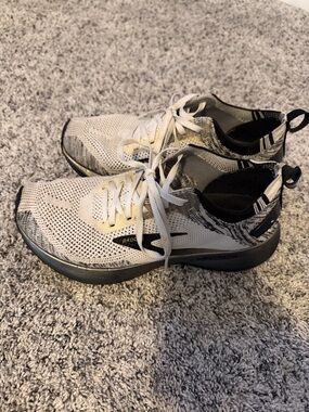 Brooks White and Black Knit Athletic Running Shoes